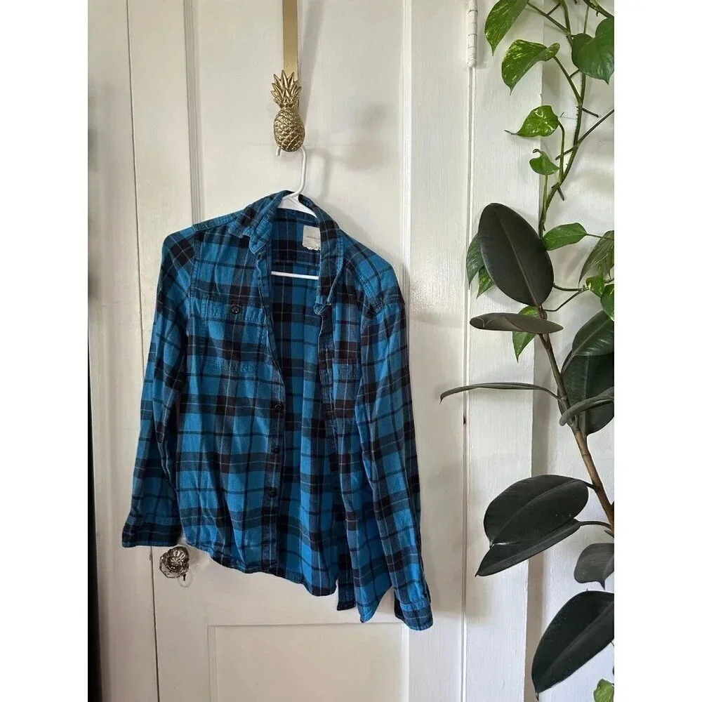 American Eagle Men’s size small blue plaid shirt